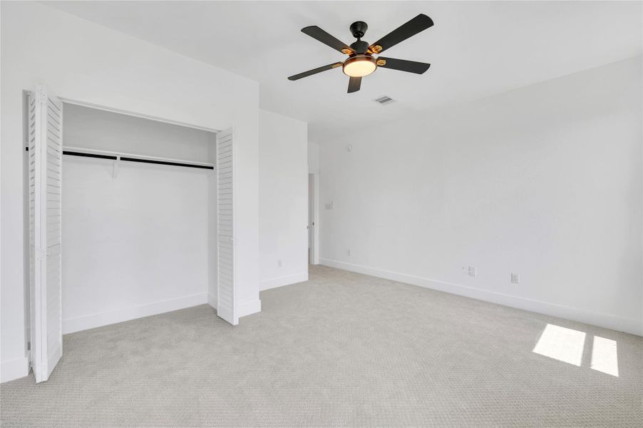 Spacious, unfurnished interior of a new home in , Shoreacres (Image 17).