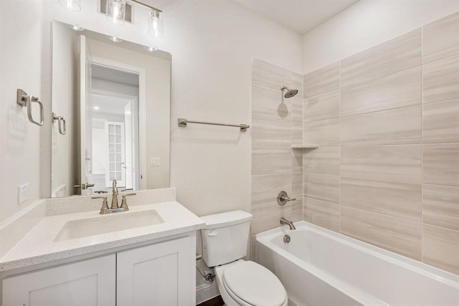 Furnished interior view inside a new home in Sunrise at Garden Valley 60-79, Waxahachie (Image 11). Furnished interior view inside a new home in Sunrise at Garden Valley 60-79, Waxahachie (Image 11).