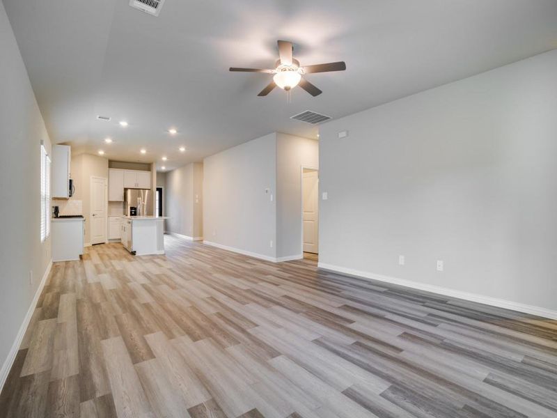 Spacious, unfurnished interior of a new home in Southridge - Signature Series, McKinney (Image 14). Spacious, unfurnished interior of a new home in Southridge - Signature Series, McKinney (Image 14).