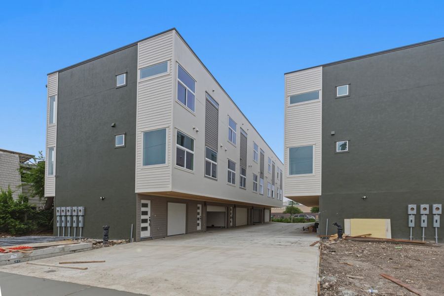 Condo located in Austin, TX showcasing its design and architecture (Image 3).