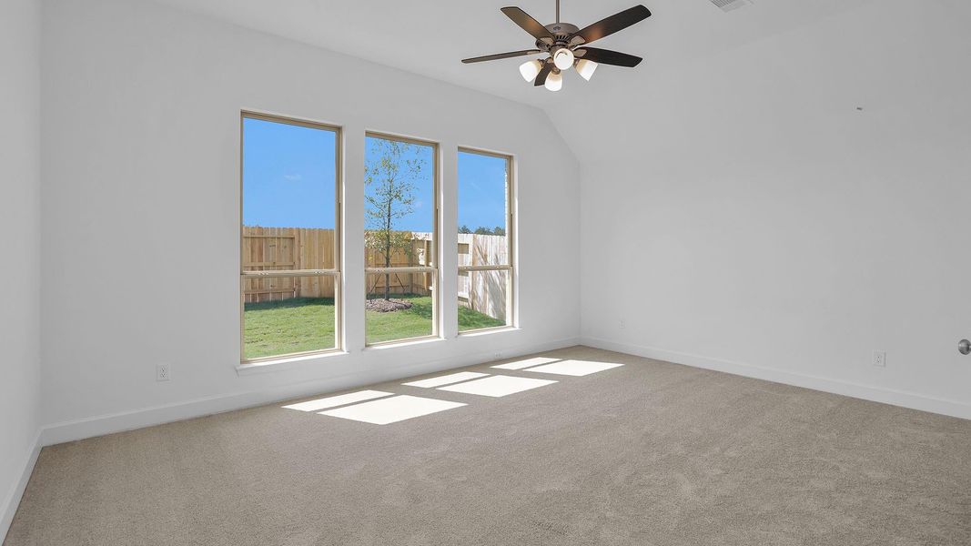 Spacious, unfurnished interior of a new home in Artavia 50', Conroe (Image 9).