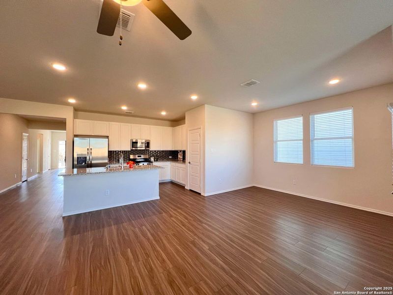 Spacious, unfurnished interior of a new home in Horizon Pointe, Converse (Image 14). Spacious, unfurnished interior of a new home in Horizon Pointe, Converse (Image 14).