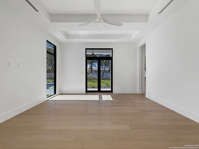 Spacious, unfurnished interior of a new home in , San Antonio (Image 34).