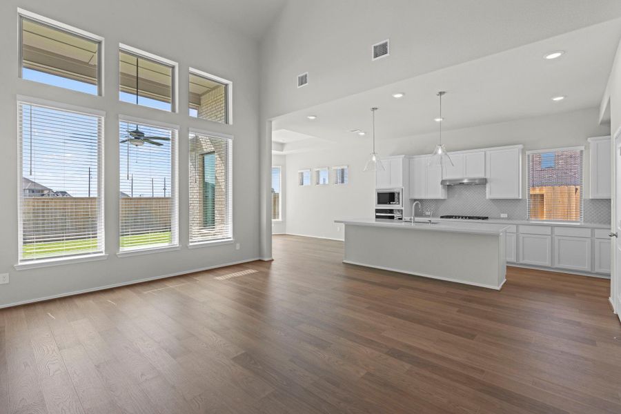 Spacious, unfurnished interior of a new home in Candela, Richmond (Image 34).