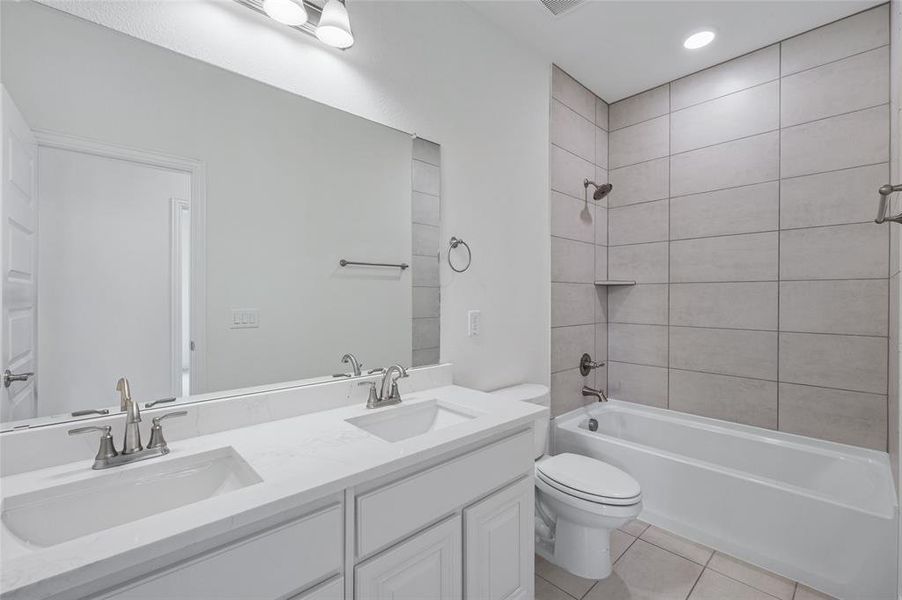 Furnished interior view inside a new home in Stone River Glen, Royse City (Image 6). Furnished interior view inside a new home in Stone River Glen, Royse City (Image 6).