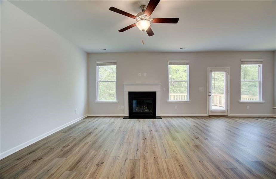 Spacious, unfurnished interior of a new home in Cooper Park, McDonough (Image 14).