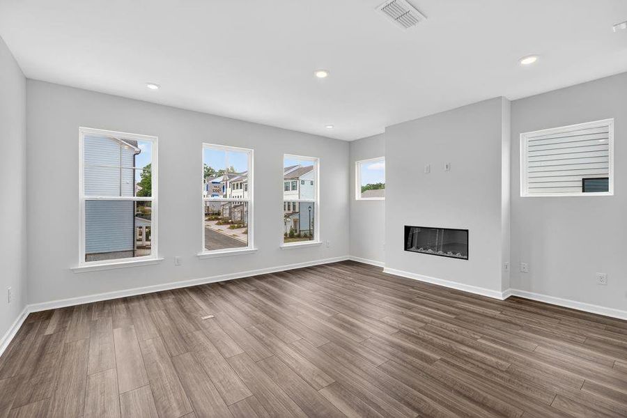 Spacious, unfurnished interior of a new home in Rosewood Farm, Lawrenceville (Image 48).