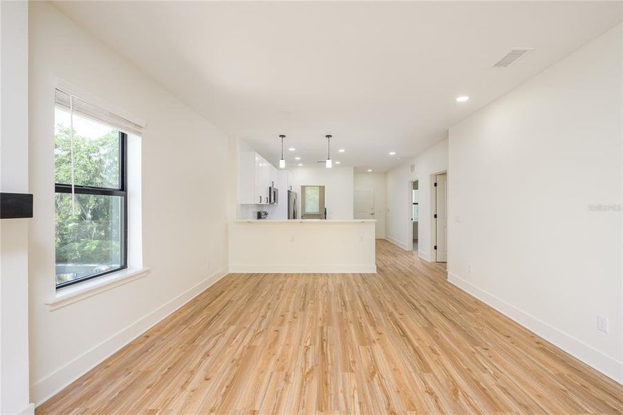 Spacious, unfurnished interior of a new home in , Ocala (Image 16).