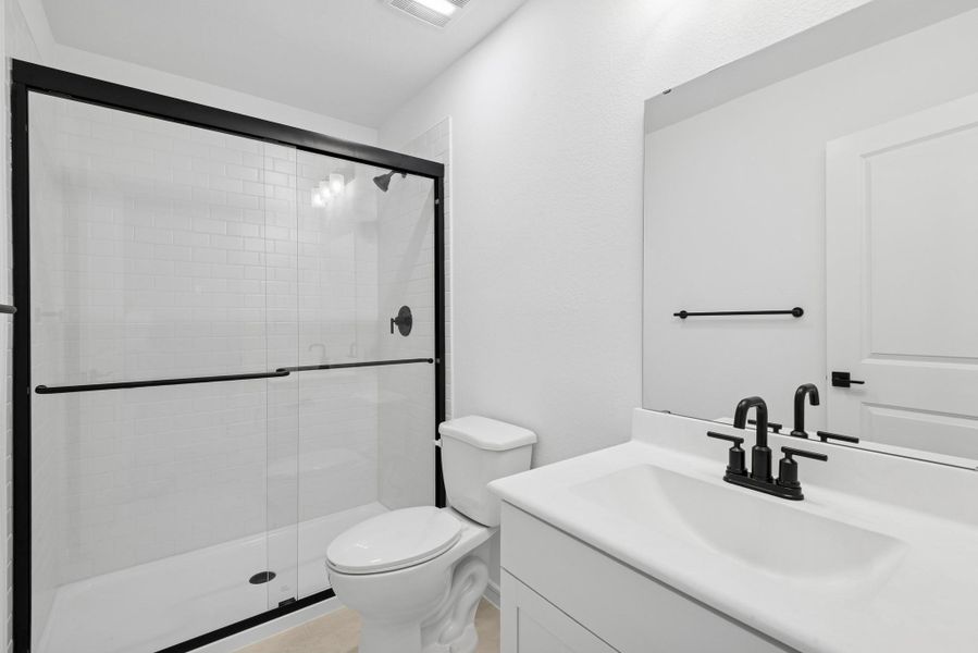 Hall bath (*Photo not of actual home and used for illustration purposes only.)