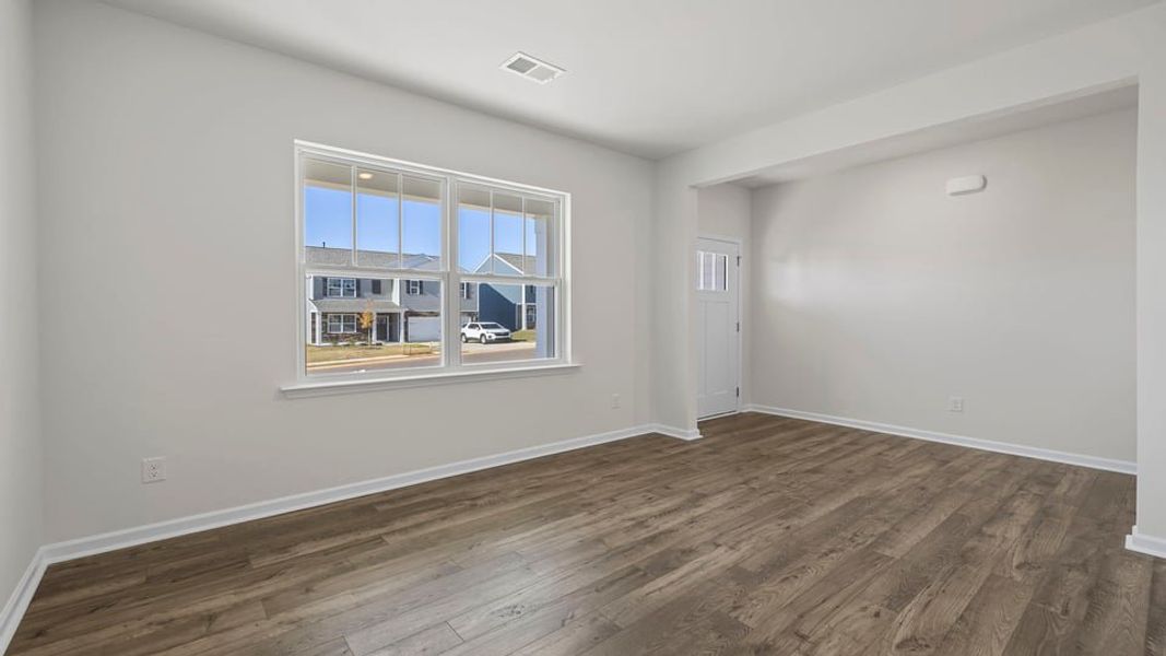 Spacious, unfurnished interior of a new home in Sage Grove, Lyman (Image 14).