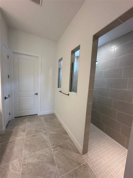 Spacious, unfurnished interior of a new home in Lakespur Wellen Park, Venice (Image 21).