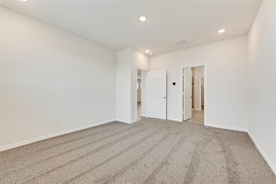 Spacious, unfurnished interior of a new home in Walden Pond, Forney (Image 16).
