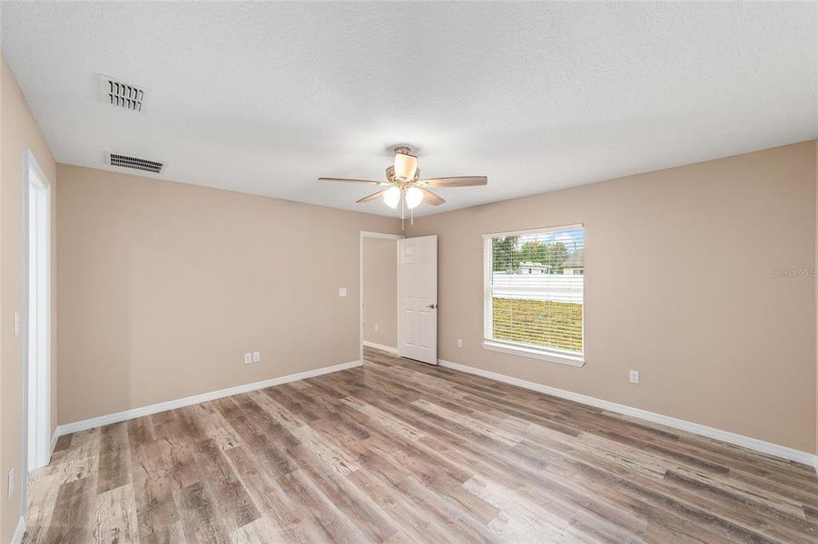 Spacious, unfurnished interior of a new home in , Ocala (Image 16).
