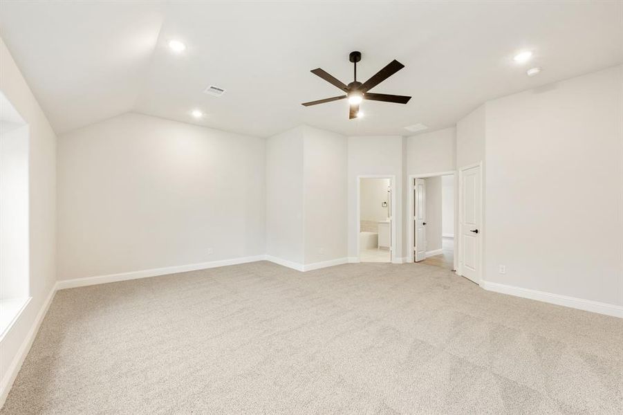 Spacious, unfurnished interior of a new home in Waverly Estates, Nevada (Image 33).