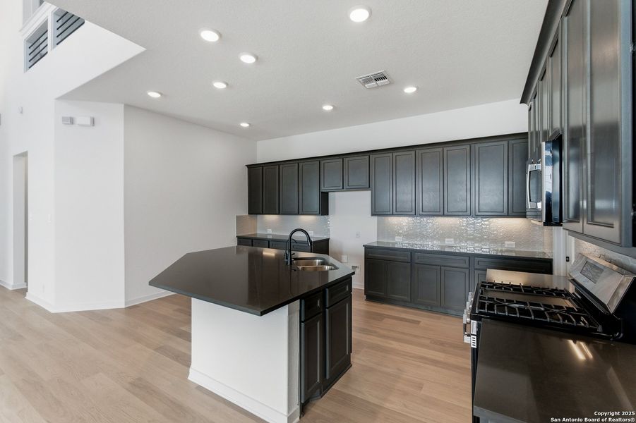Furnished interior view inside a new home in The Crossvine – Garden Homes, Schertz (Image 9). Furnished interior view inside a new home in The Crossvine – Garden Homes, Schertz (Image 9).