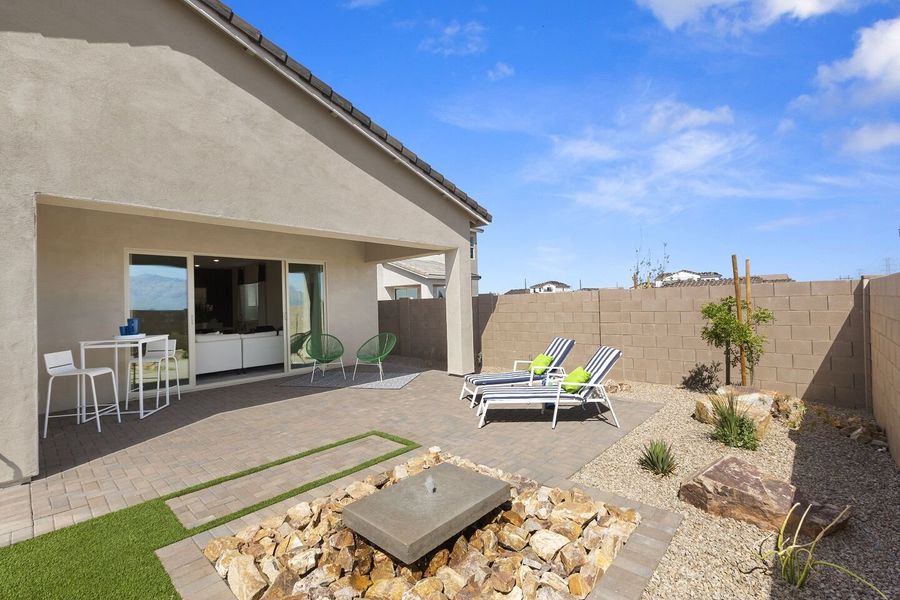 Westbridge Ginger Model - Backyard