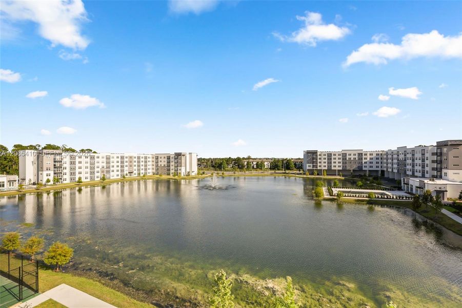 Condo located in Orlando, FL showcasing its design and architecture (Image 26).