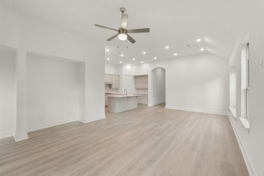 Spacious, unfurnished interior of a new home in Evergreen, Conroe (Image 19). Spacious, unfurnished interior of a new home in Evergreen, Conroe (Image 19).