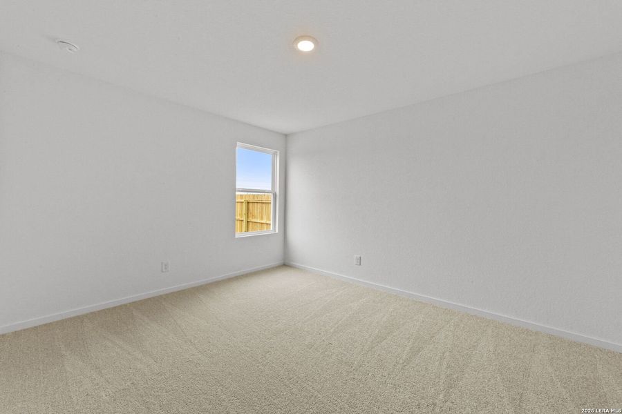 Spacious, unfurnished interior of a new home in Spring Grove, St. Hedwig (Image 13).
