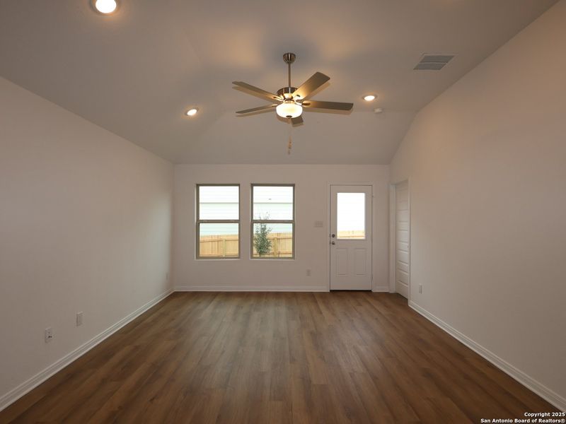 Spacious, unfurnished interior of a new home in Paloma Park, Converse (Image 17).