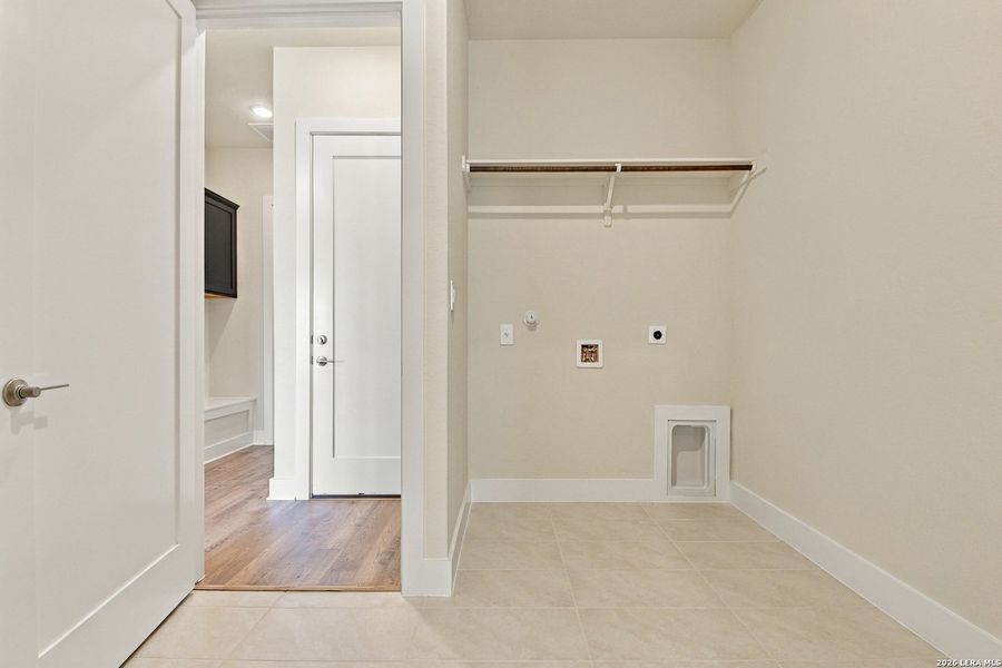 Spacious, unfurnished interior of a new home in Haby Hill 60s, San Antonio (Image 22).