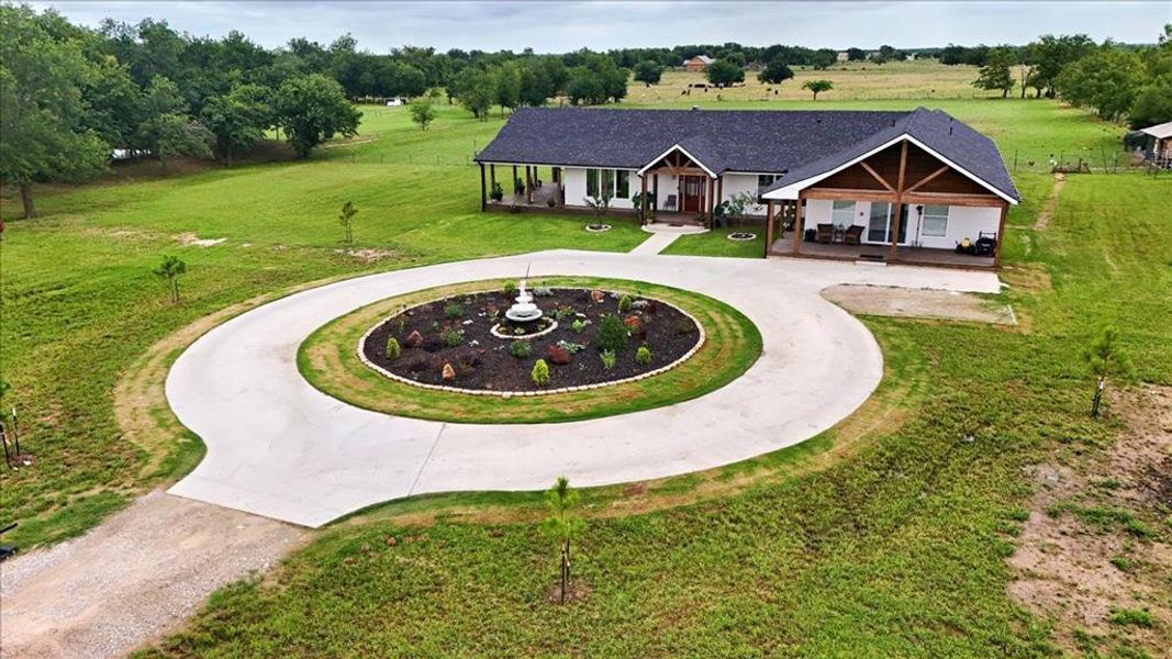 Circular Drive with Landscaping Circular Drive with Landscaping