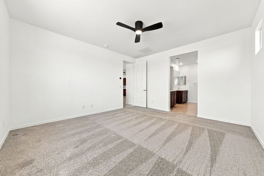 Spacious, unfurnished interior of a new home in Bella Vista Farms, San Tan Valley (Image 13). Spacious, unfurnished interior of a new home in Bella Vista Farms, San Tan Valley (Image 13).