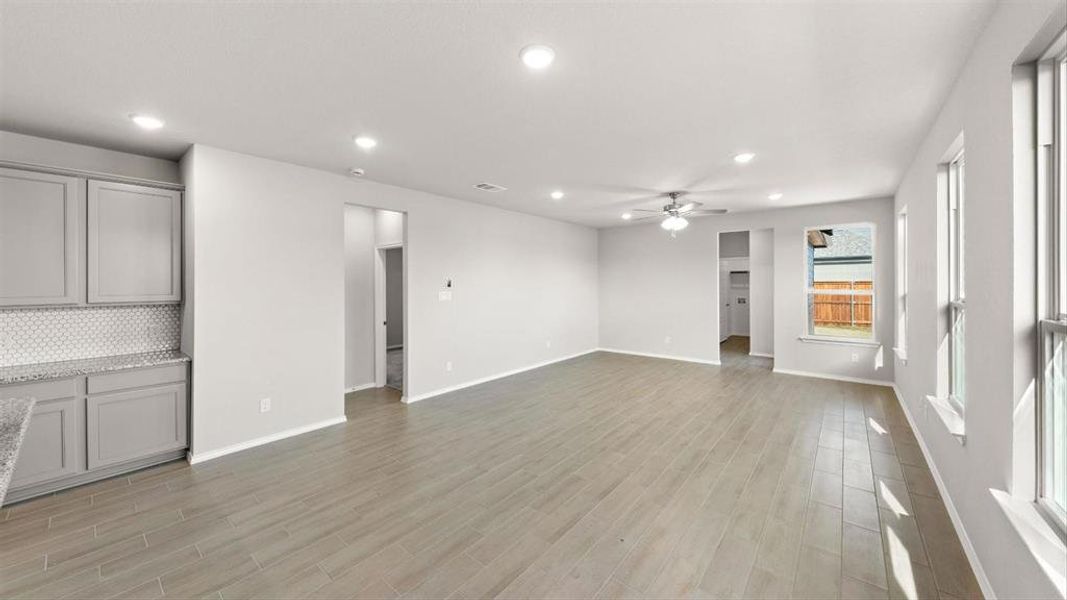 Spacious, unfurnished interior of a new home in Waterscape, Royse City (Image 14).