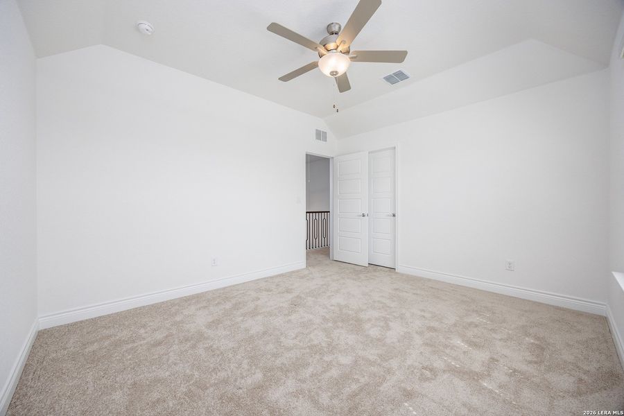 Spacious, unfurnished interior of a new home in Bison Ridge, San Antonio (Image 23).