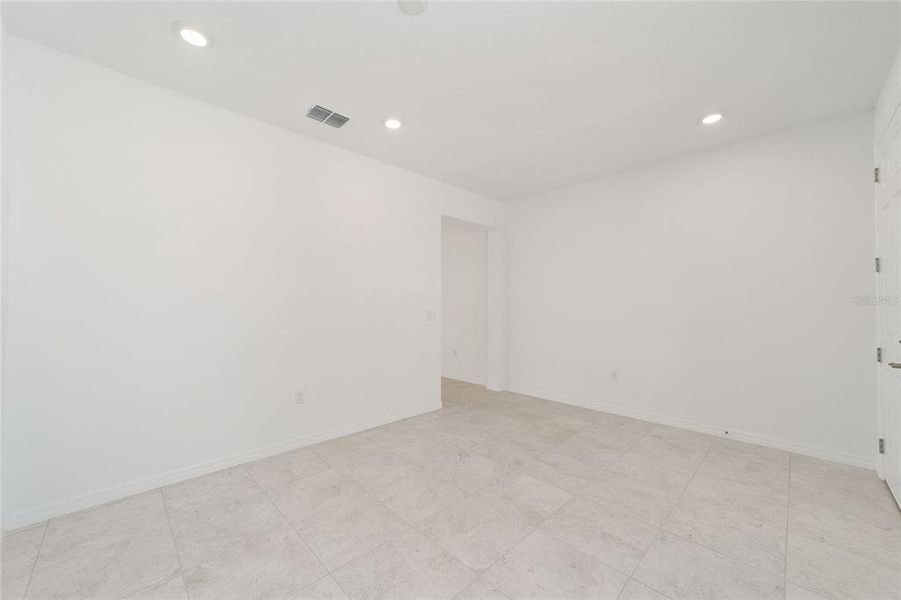 Spacious, unfurnished interior of a new home in Calesa Township, Ocala (Image 37).