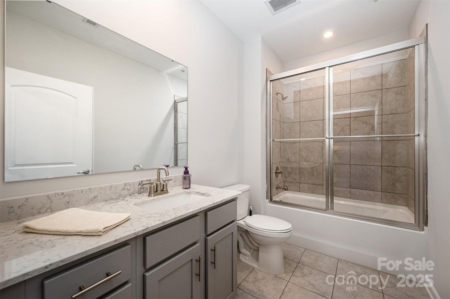 Full bathroom for guests.