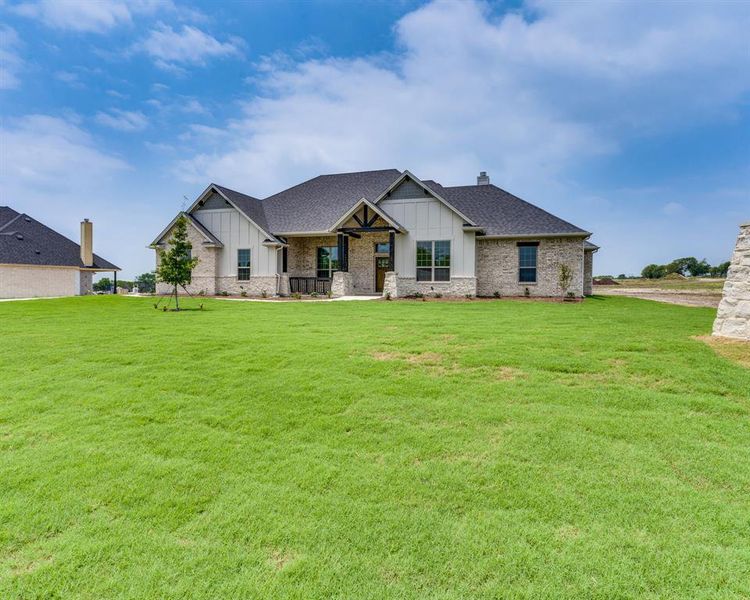 Exterior details and patio area of a home in , Waxahachie (Image 3).