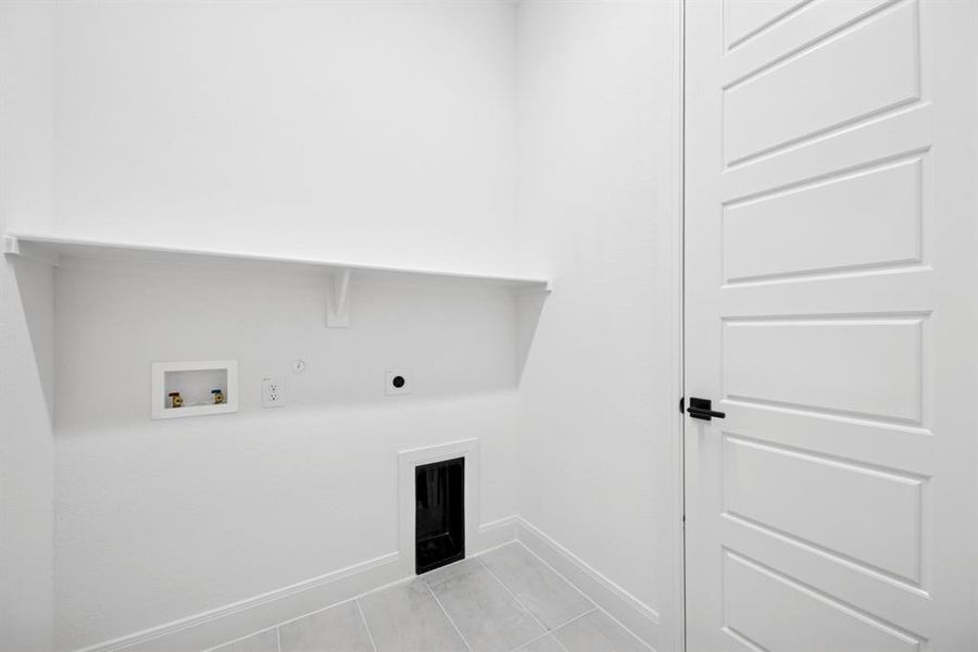 Spacious, unfurnished interior of a new home in Mantua Point Gardens, Van Alstyne (Image 28).