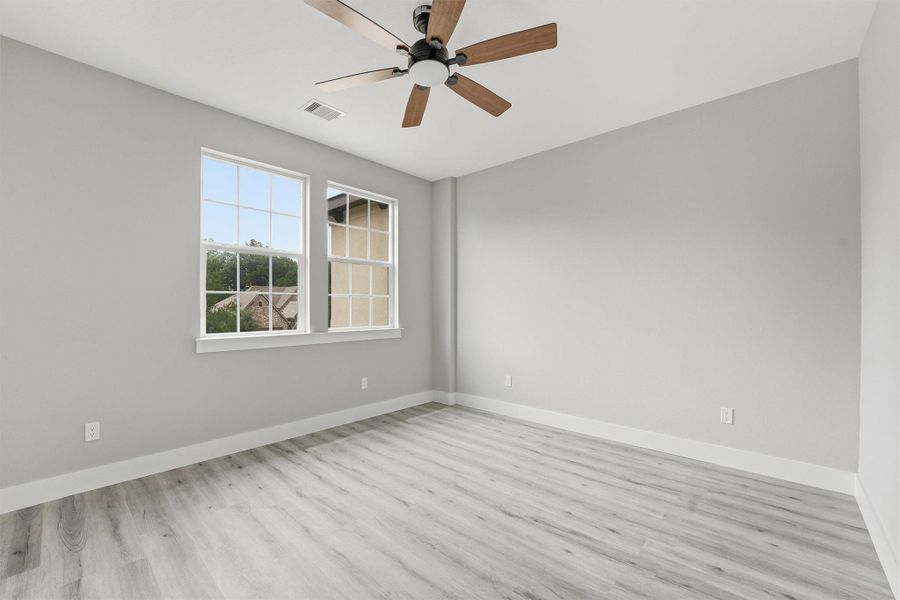 Spacious, unfurnished interior of a new home in , Conroe (Image 20).