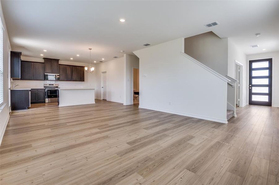Spacious, unfurnished interior of a new home in Cottonwood Creek, Seagoville (Image 14).