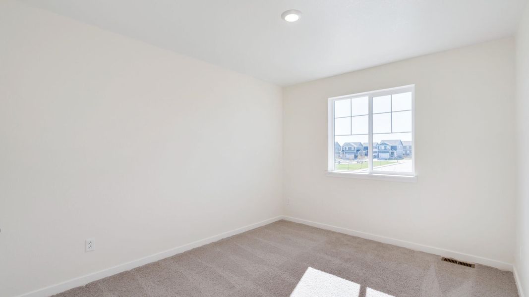 Spacious, unfurnished interior of a new home in The Ridge at Lorson Ranch, Colorado Springs (Image 12).