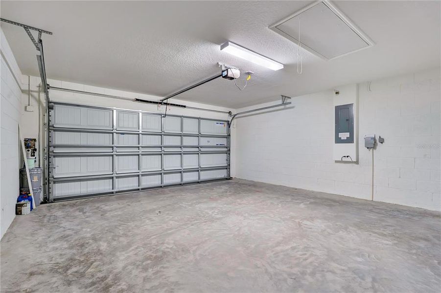 Spacious, unfurnished interior of a new home in Sand Lake Groves, Bartow (Image 28). Spacious, unfurnished interior of a new home in Sand Lake Groves, Bartow (Image 28).
