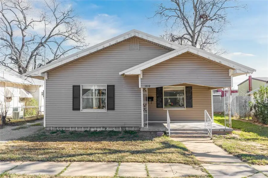 Exterior details and patio area of a home in , Brownwood (Image 20).