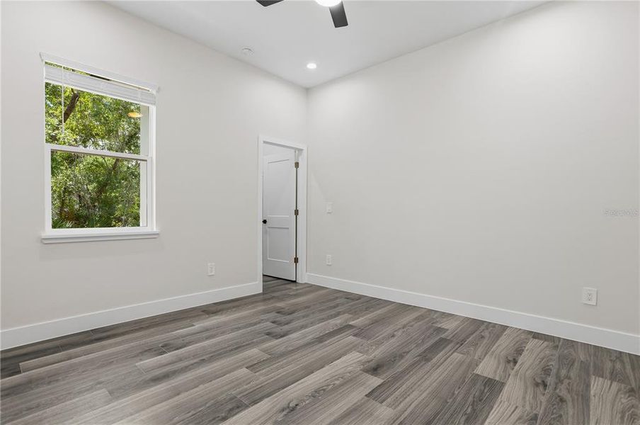 Spacious, unfurnished interior of a new home in , Eustis (Image 33).