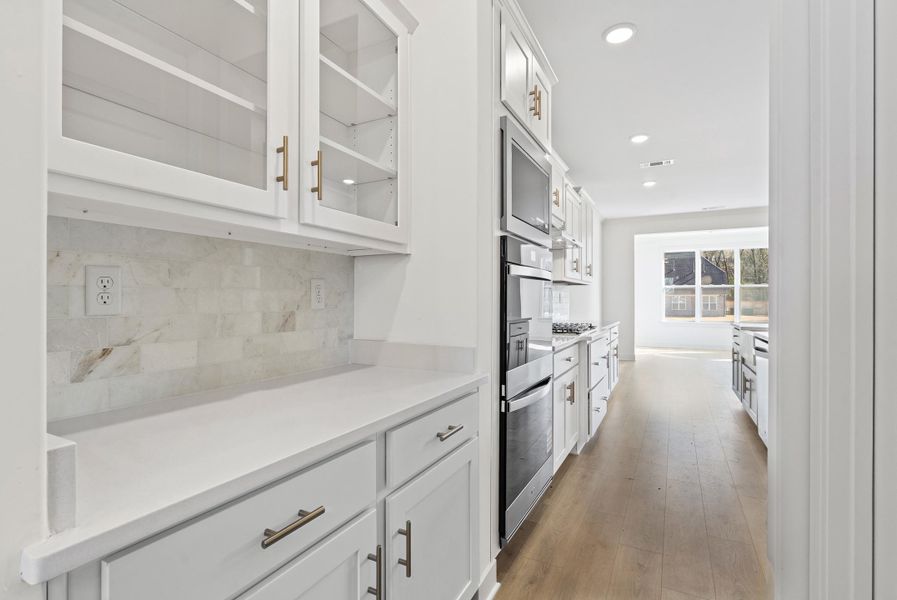 Furnished interior view inside a new home in White Oak, Arlington (Image 9).