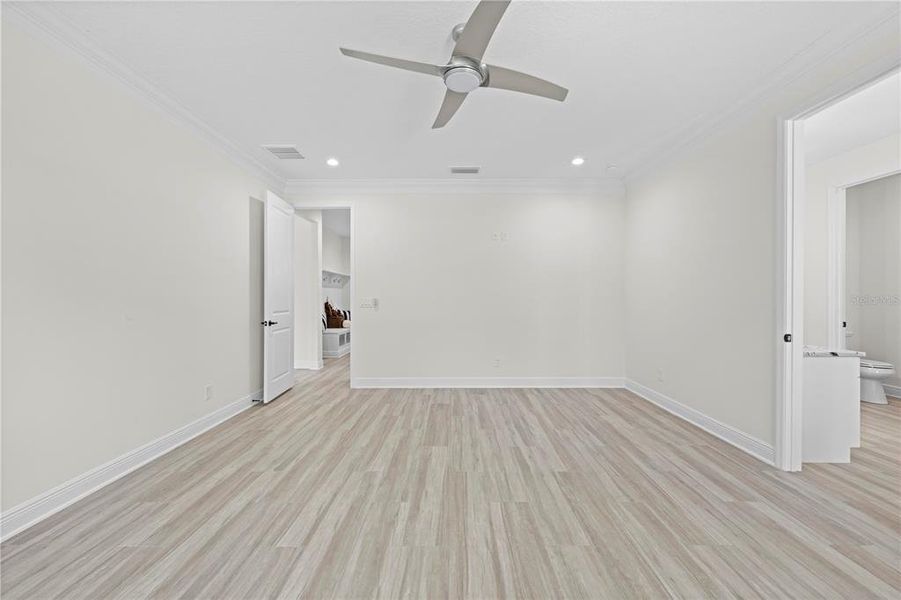Spacious, unfurnished interior of a new home in , Weeki Wachee (Image 25).