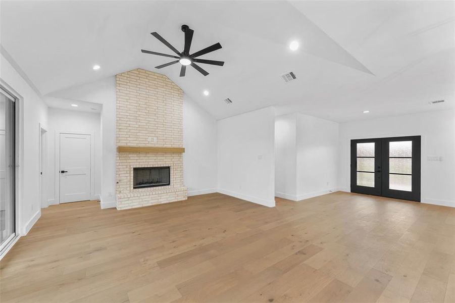 Spacious, unfurnished interior of a new home in , Corsicana (Image 16).