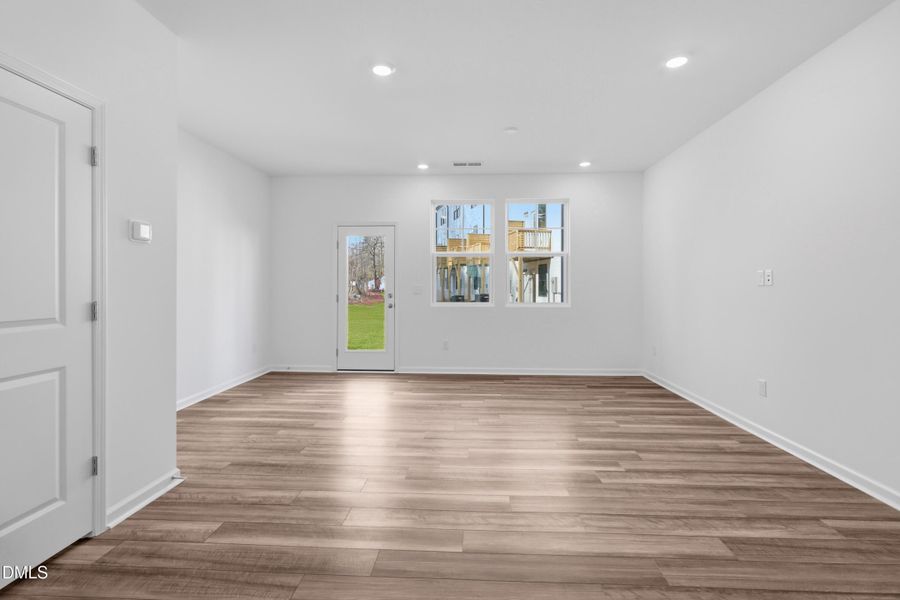 SUN_ElmGrove_Pic_Jackson_QMI_22_Great_1o