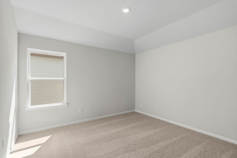 Spacious, unfurnished interior of a new home in Elyson, Katy (Image 4).