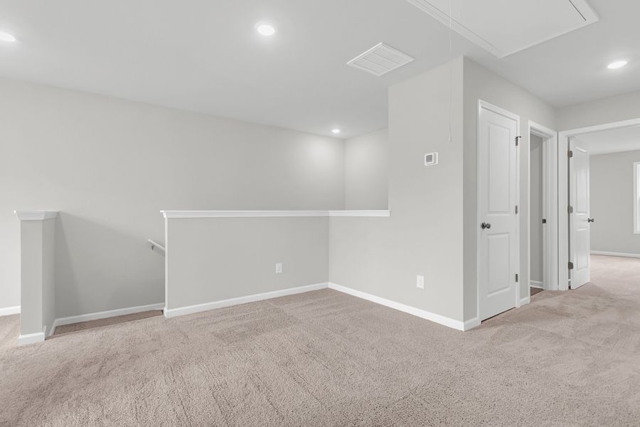 Spacious, unfurnished interior of a new home in Central Creek, Goose Creek (Image 32).