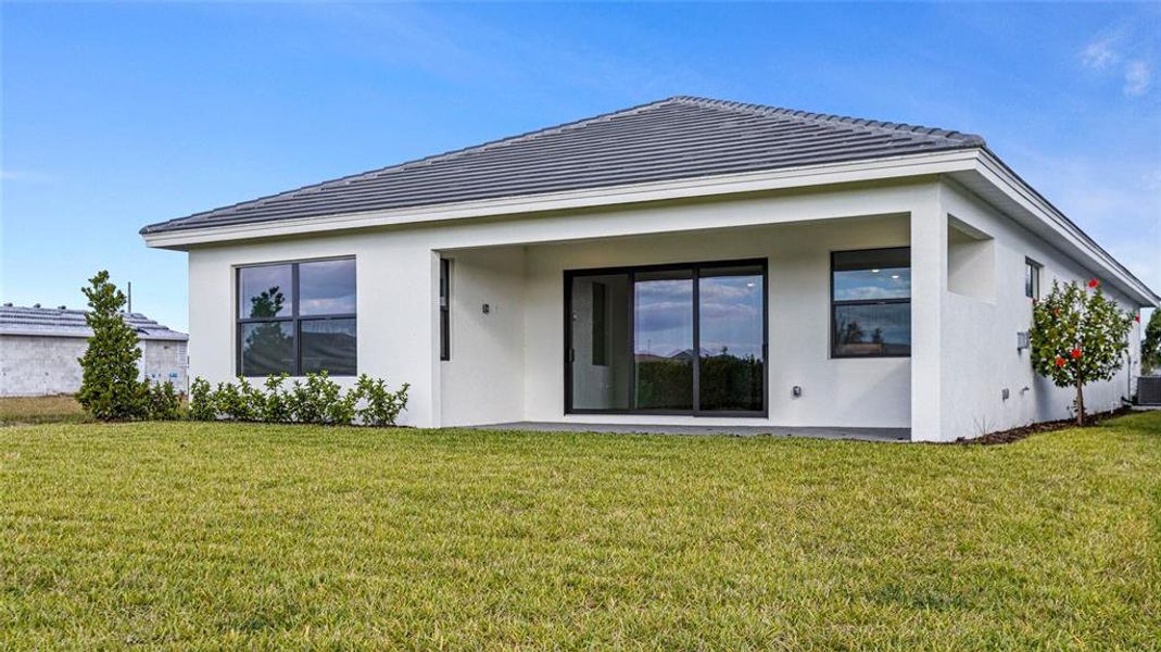 Exterior details and patio area of a home in Cresswind Lakewood Ranch, Lakewood Ranch (Image 18).