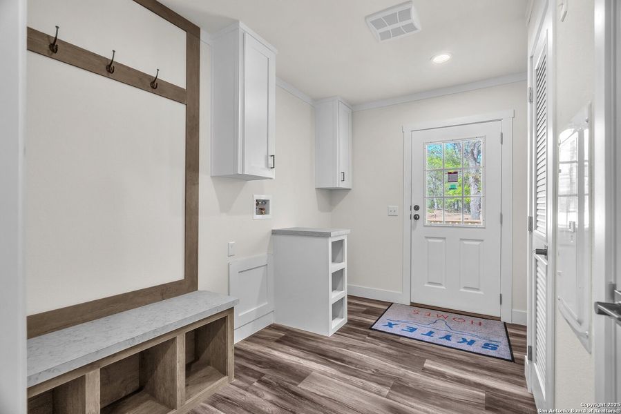 Furnished interior view inside a new home in , La Vernia (Image 2). Furnished interior view inside a new home in , La Vernia (Image 2).