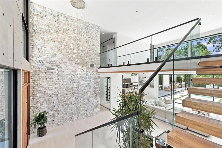 Image 83 of a home in .
