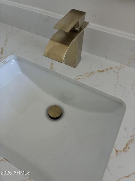 MATCHING QUARTZ & FIXTURES THROUGHOUT