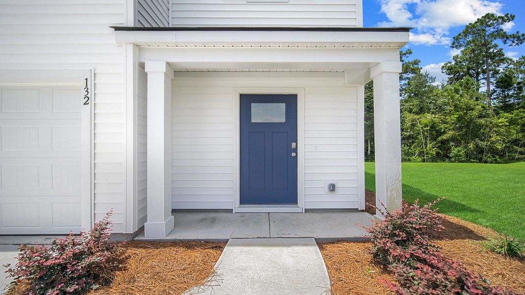 Exterior details and patio area of a home in Laurel Grove, Guyton (Image 3).